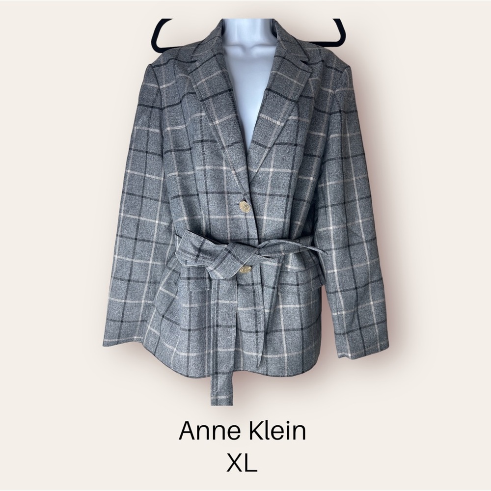 New with Tags Anne Klein Gray plaid belted suit jacket.
